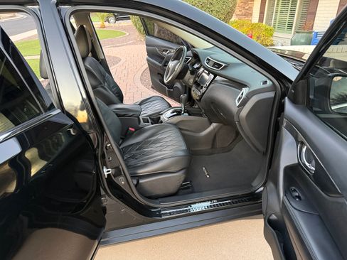Used 2014 Nissan Rogue SL w/ SL Premium Package FWD image 16