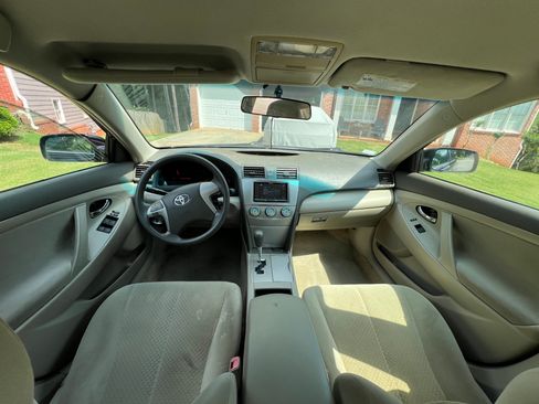 Used 2009 Toyota Camry LE FWD image 6