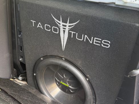 Used 2017 Toyota Tacoma TRD Off-Road image 13