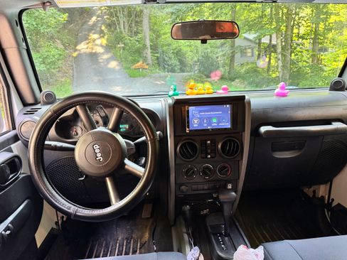 Used 2009 Jeep Wrangler Unlimited X AWD/4WD image 9