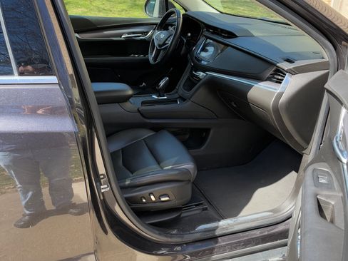 Used 2018 Cadillac XT5 Luxury image 5