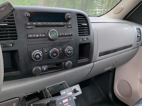 Used 2013 Chevrolet Silverado 2500 W/T w/ Snow Plow Prep Package AWD/4WD image 15