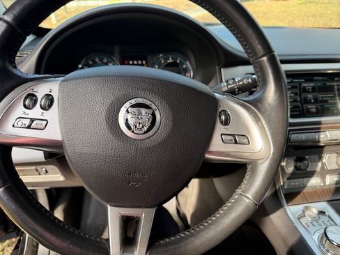 Used 2012 Jaguar XF image 10