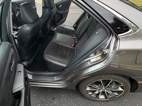 Used 2015 Toyota Camry XSE image 11