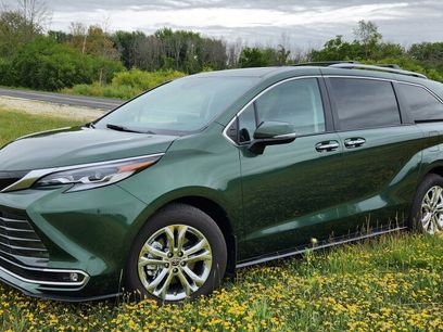 Used 2022 Toyota Sienna XLE