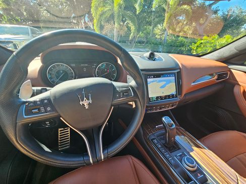 Used 2022 Maserati Levante Modena image 14