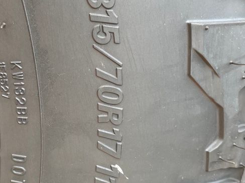 Used 2017 Jeep Wrangler Unlimited Sahara w/ Connectivity Group image 13