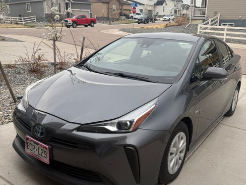 Used 2019 Toyota Prius LE image 6