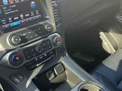 Used 2018 Chevrolet Suburban LT image 14