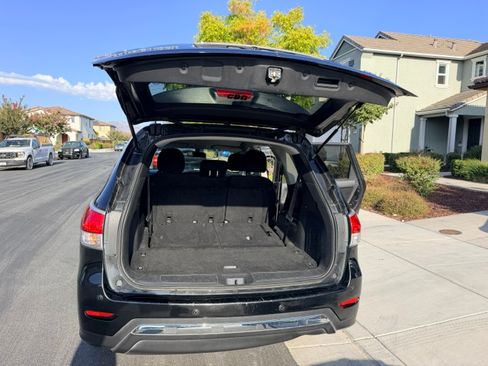 Used 2016 Nissan Pathfinder SV FWD image 12