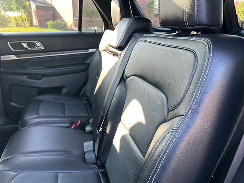 Used 2017 Ford Explorer Limited image 9