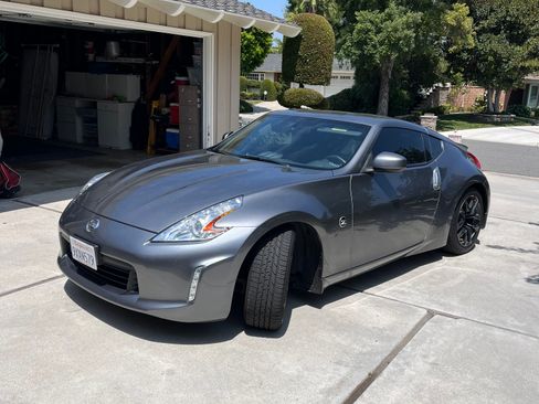 Used 2016 Nissan 370Z Coupe RWD image 8