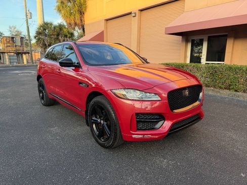 Used 2018 Jaguar F-PACE R-Sport image 11