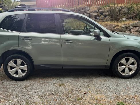 Used 2015 Subaru Forester 2.5i Limited AWD/4WD image 4
