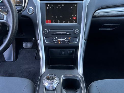 Used 2018 Ford Fusion SE FWD image 19