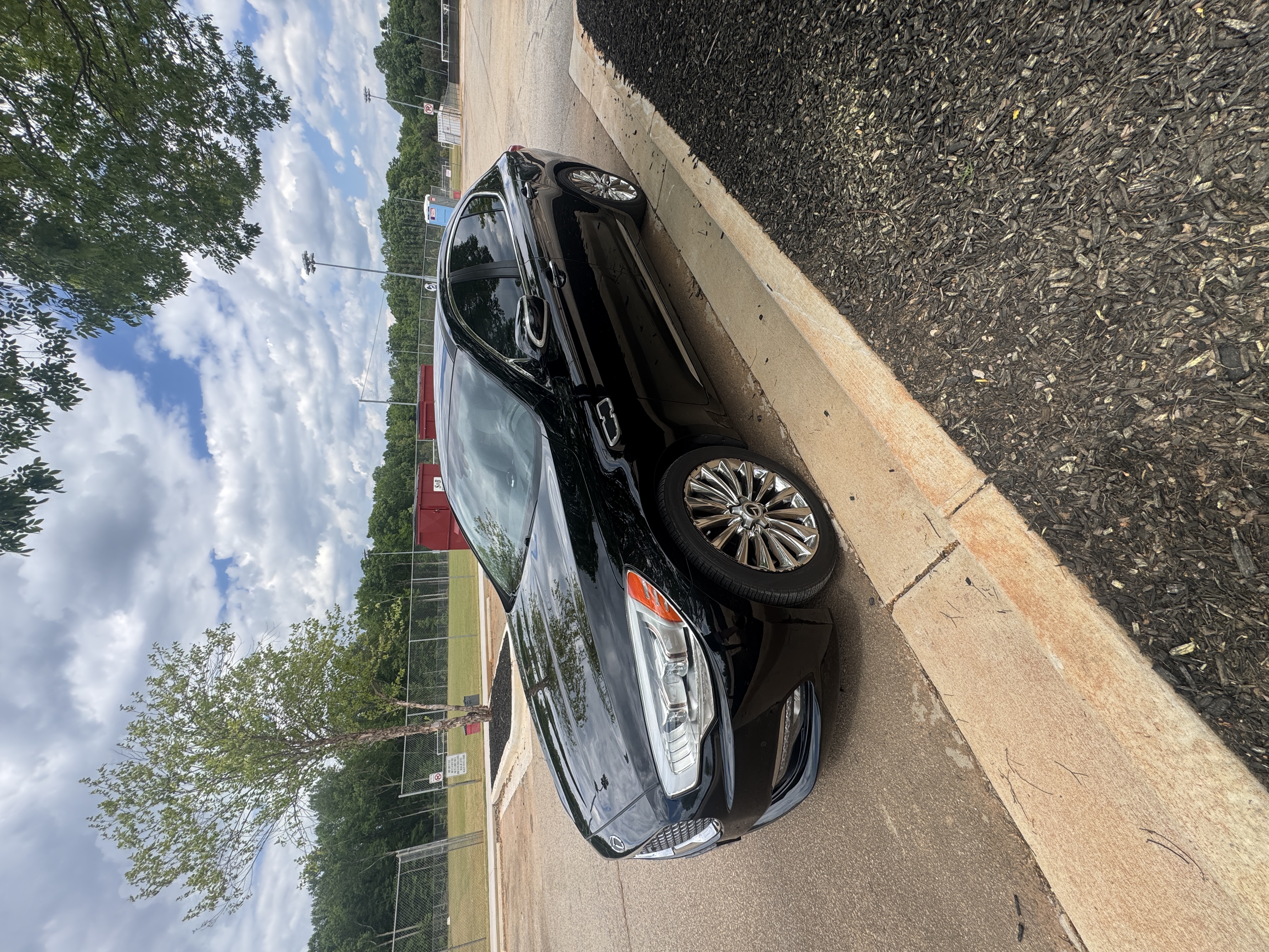 Used 2015 Kia K900 Luxury w/ VIP Package (Discontinued) RWD image 1