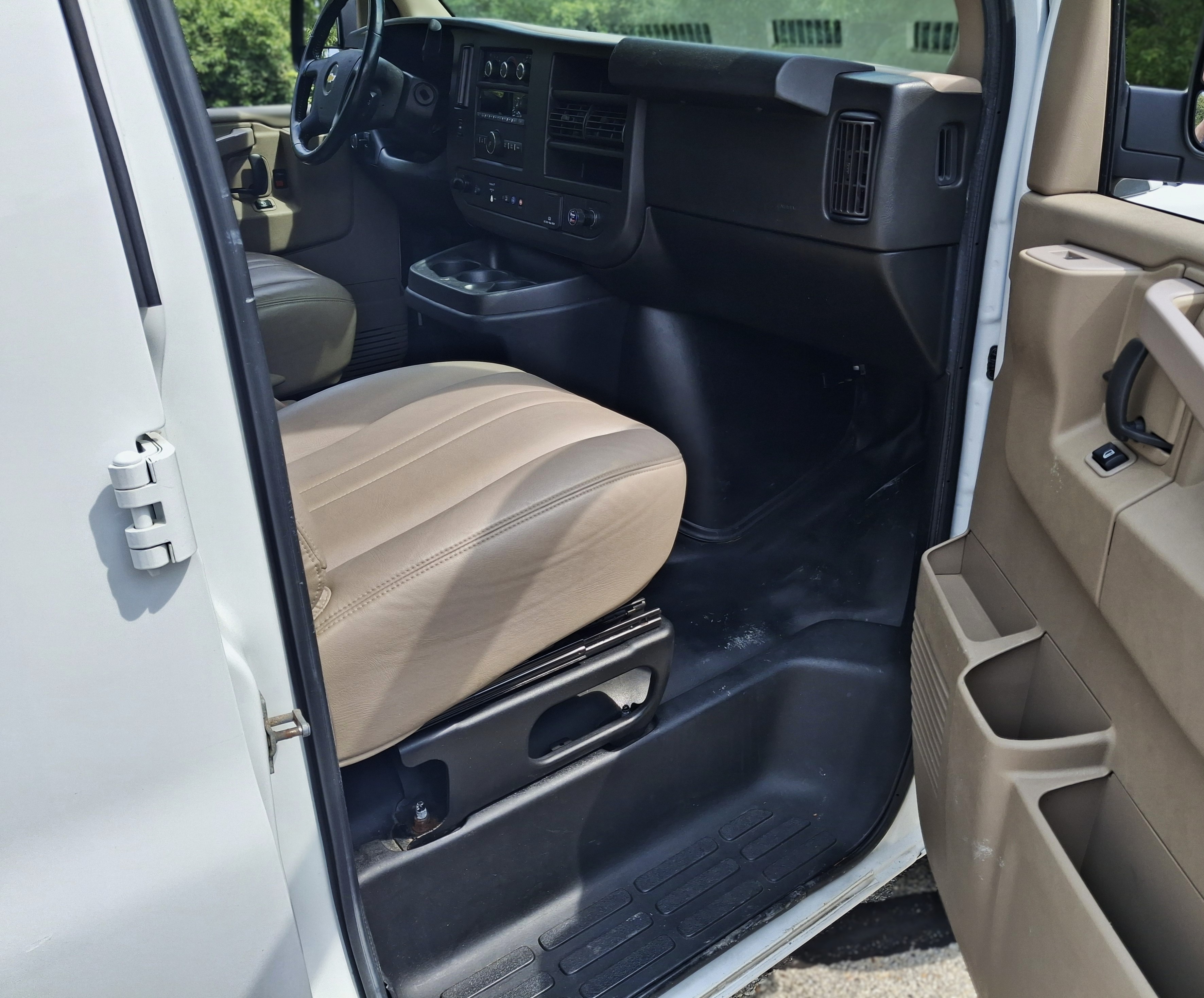 Used 2021 Chevrolet Express 2500 Extended w/ Driver Convenience Package RWD image 14