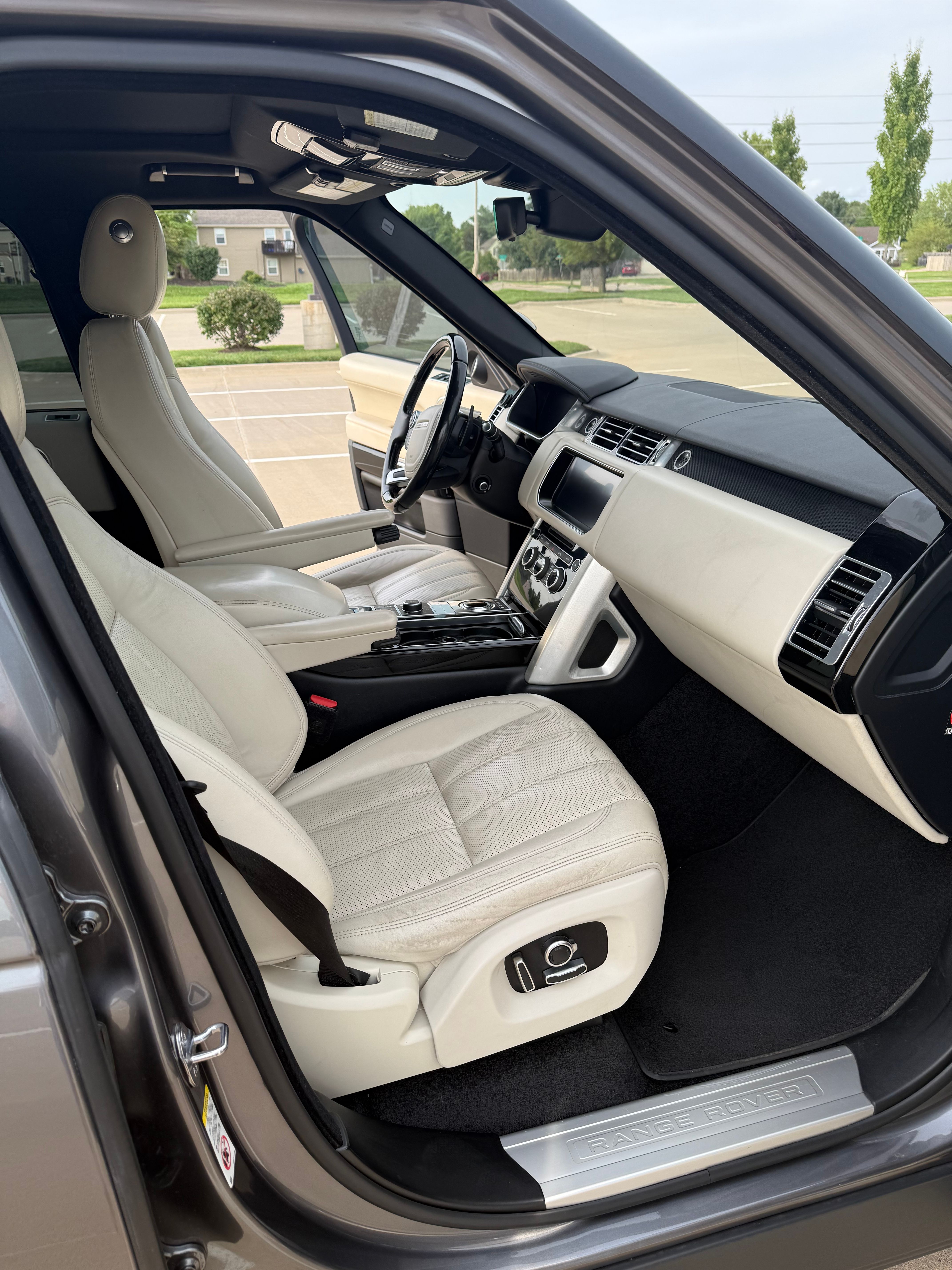 Used 2017 Land Rover Range Rover HSE AWD/4WD image 16