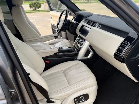 Used 2017 Land Rover Range Rover HSE image 16