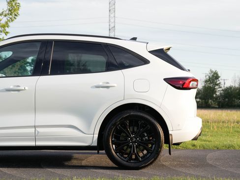 Used 2024 Ford Escape ST-Line Elite w/ Premium Technology Package image 5