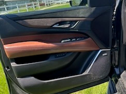 Used 2016 Cadillac Escalade Luxury AWD/4WD image 16