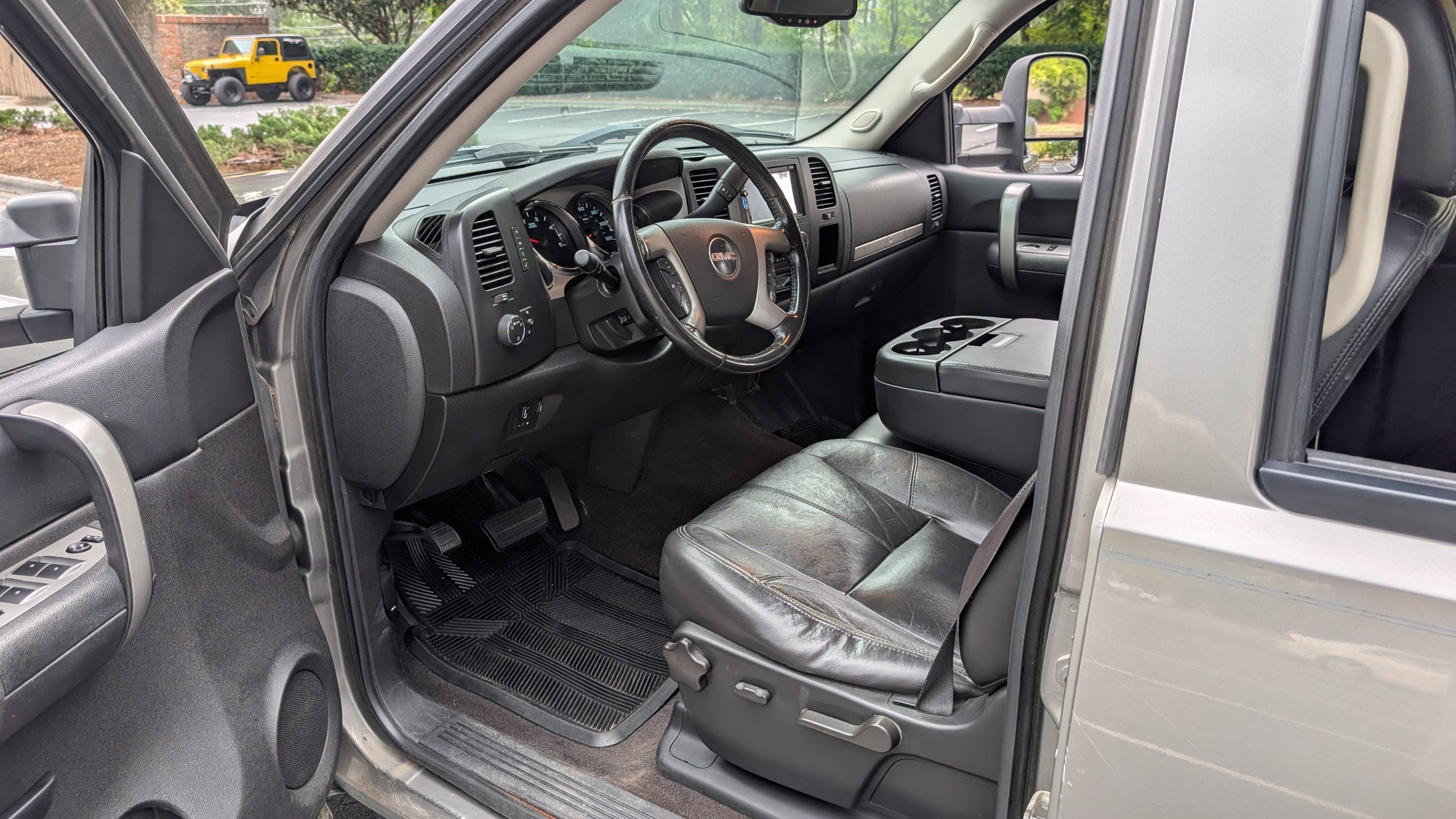 Used 2008 GMC Sierra 2500 SLE w/ Z71 Off-Road Package AWD/4WD image 20