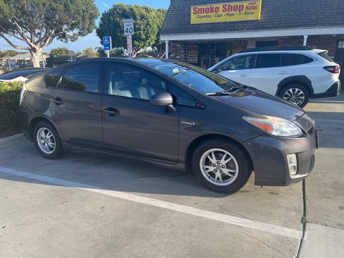 Used 2010 Toyota Prius Five image 2