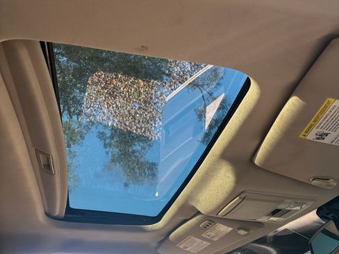 Used 2010 Ford F150 Lariat image 29