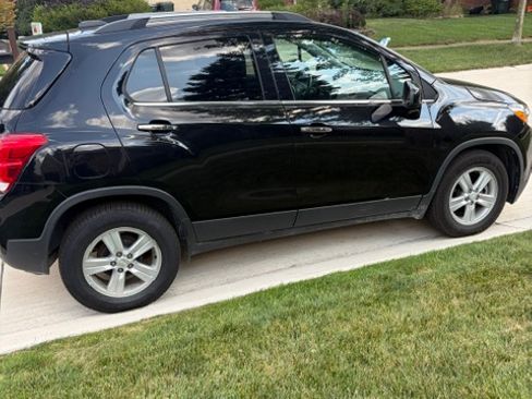 Used 2020 Chevrolet Trax LT w/ Driver Confidence Package FWD image 1