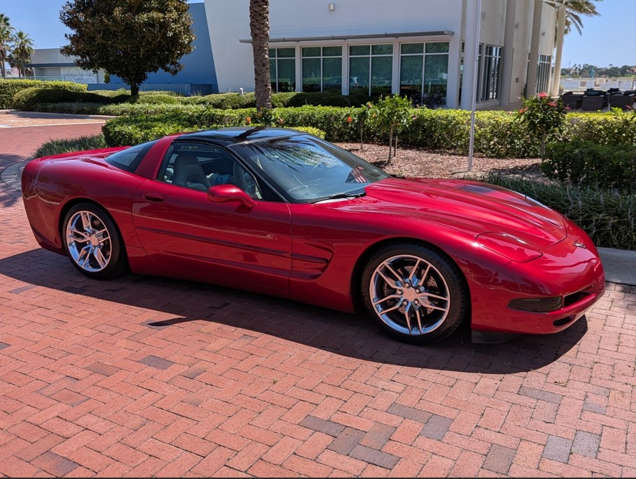 Used 2000 Chevrolet Corvette Coupe w/ Memory Pkg RWD image 8