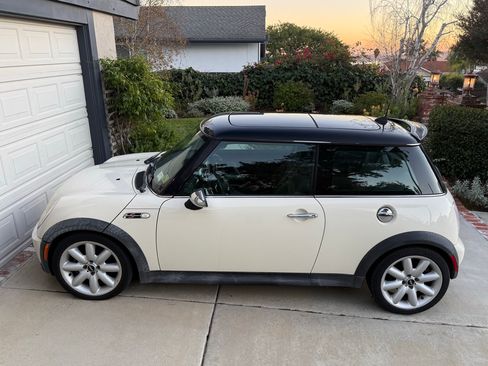 Used 2005 MINI Cooper S image 2