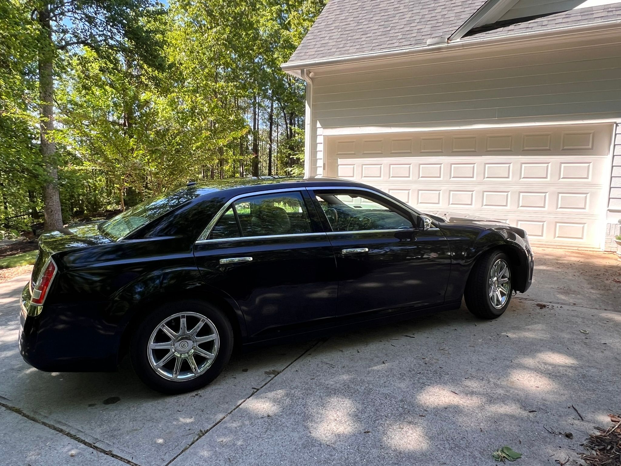 Used 2014 Chrysler 300 C RWD image 1