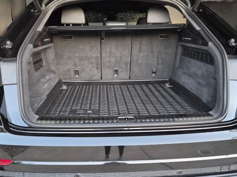 Used 2023 Audi SQ8 Prestige w/ Prestige Package image 13