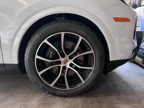 Used 2024 Porsche Cayenne Sport Utility 4D image 12