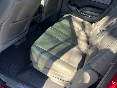 Used 2015 Chevrolet Suburban LT image 12