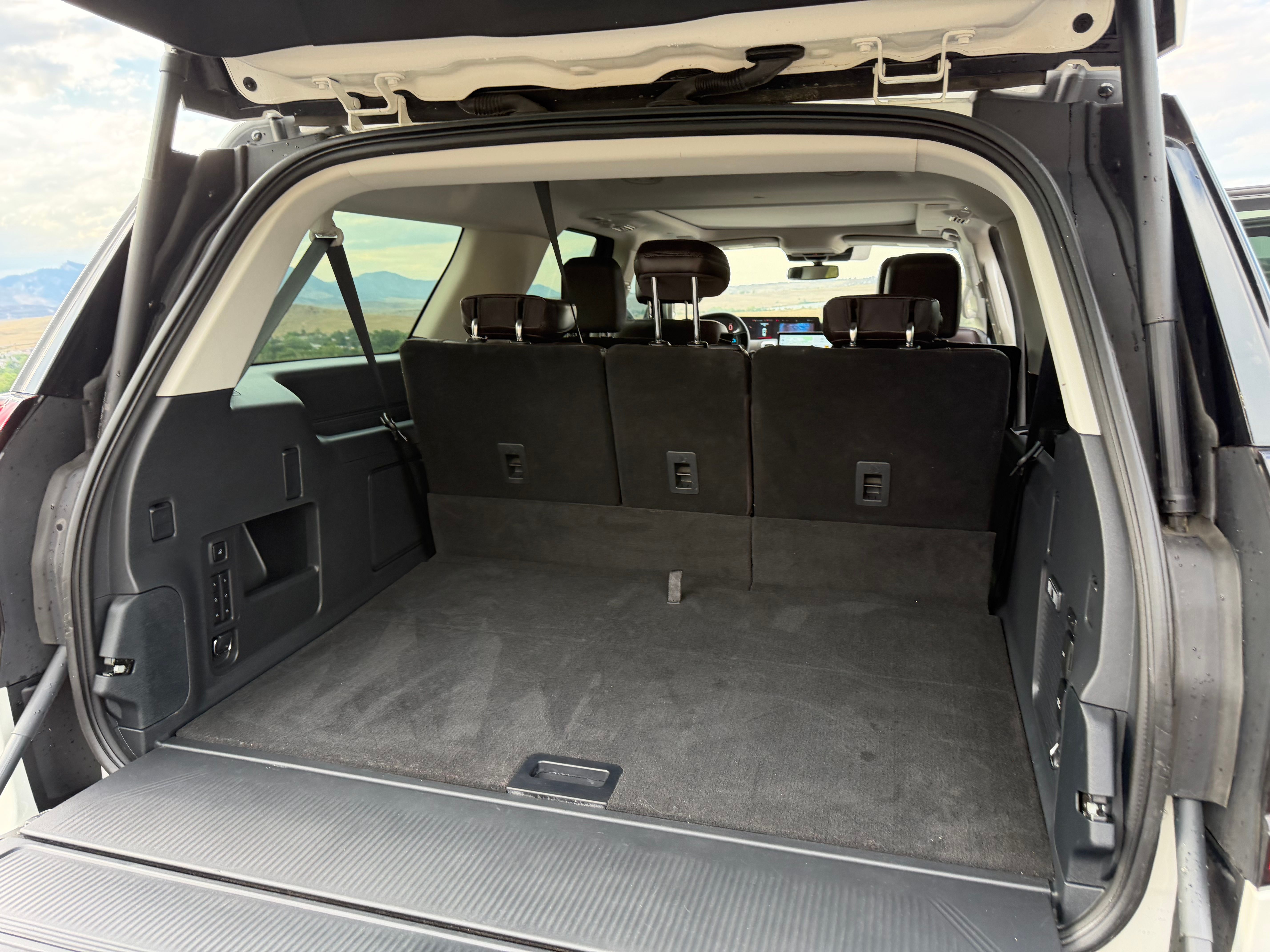 Used 2025 Ford Expedition Max Platinum w/ Platinum Ultimate Package AWD/4WD image 18