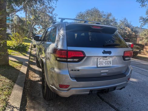 Used 2019 Jeep Grand Cherokee Altitude image 4