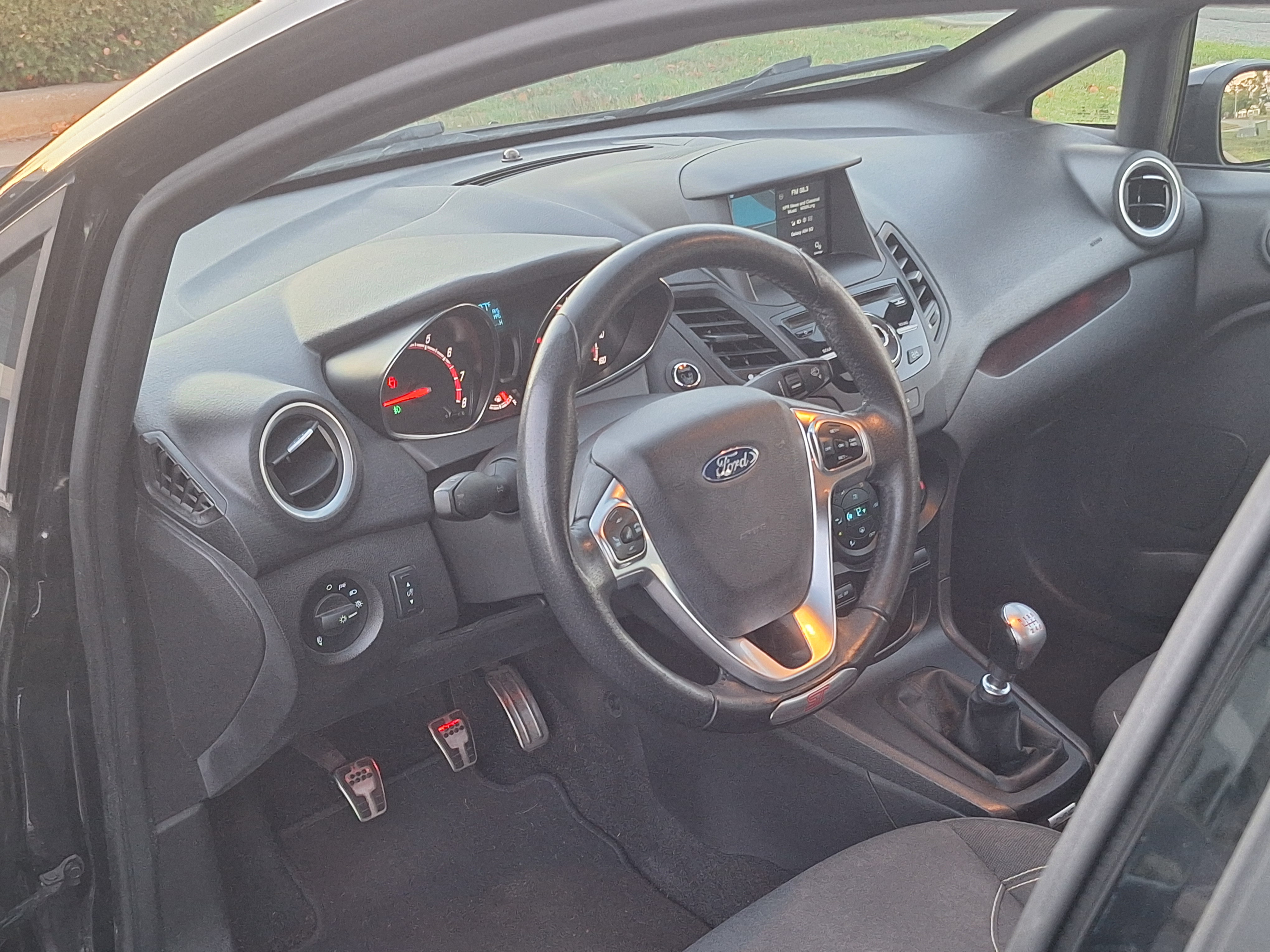 Used 2016 Ford Fiesta ST FWD image 12