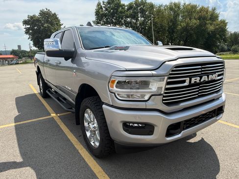 Used 2024 RAM 2500 Laramie w/ Sport Appearance Package AWD/4WD image 9