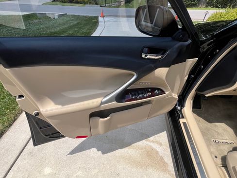 Used 2007 Lexus IS 350 w/ Luxury Plus Pkg RWD image 18