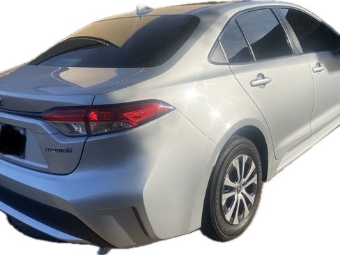 Used 2022 Toyota Corolla LE image 4