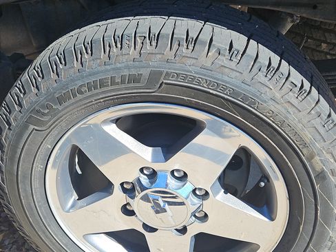 Used 2016 Chevrolet Silverado 2500 LT w/ Custom Sport Edition image 4