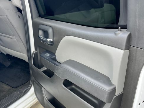 Used 2018 Chevrolet Silverado 1500 Custom w/ Custom Value Package image 6