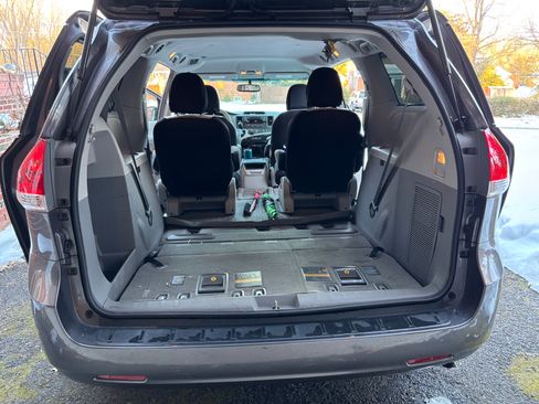 Used 2014 Toyota Sienna LE image 20