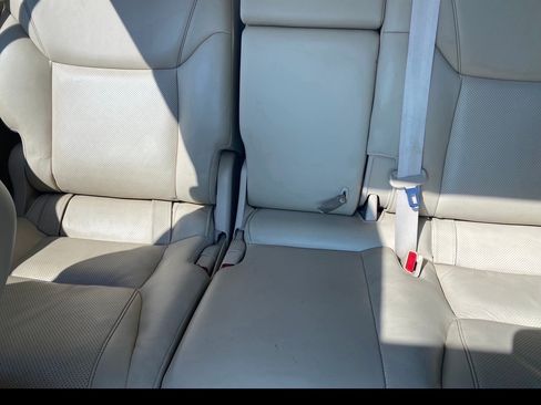 Used 2013 Lexus LX 570 4WD w/ Luxury Pkg w/Pre-crash image 12