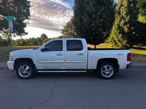 Used 2013 Chevrolet Silverado 1500 LTZ w/ LTZ White Diamond Edition AWD/4WD image 1