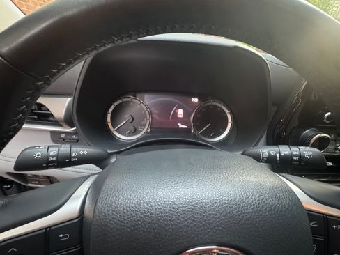 Used 2023 Toyota Highlander LE FWD image 11
