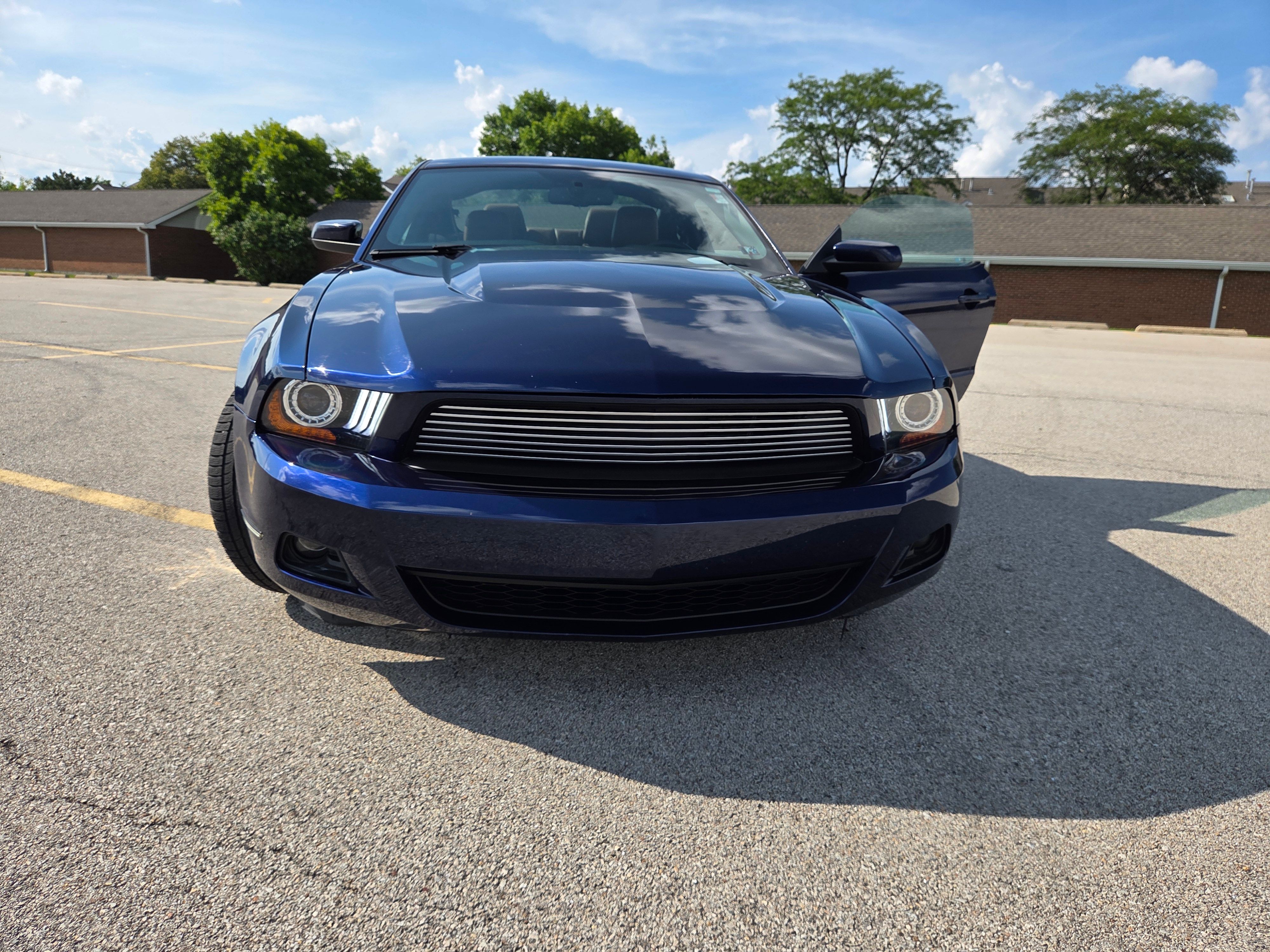 Used 2012 Ford Mustang Premium RWD image 1