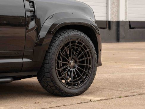 Used 2025 Land Rover Defender 130 V8 image 6