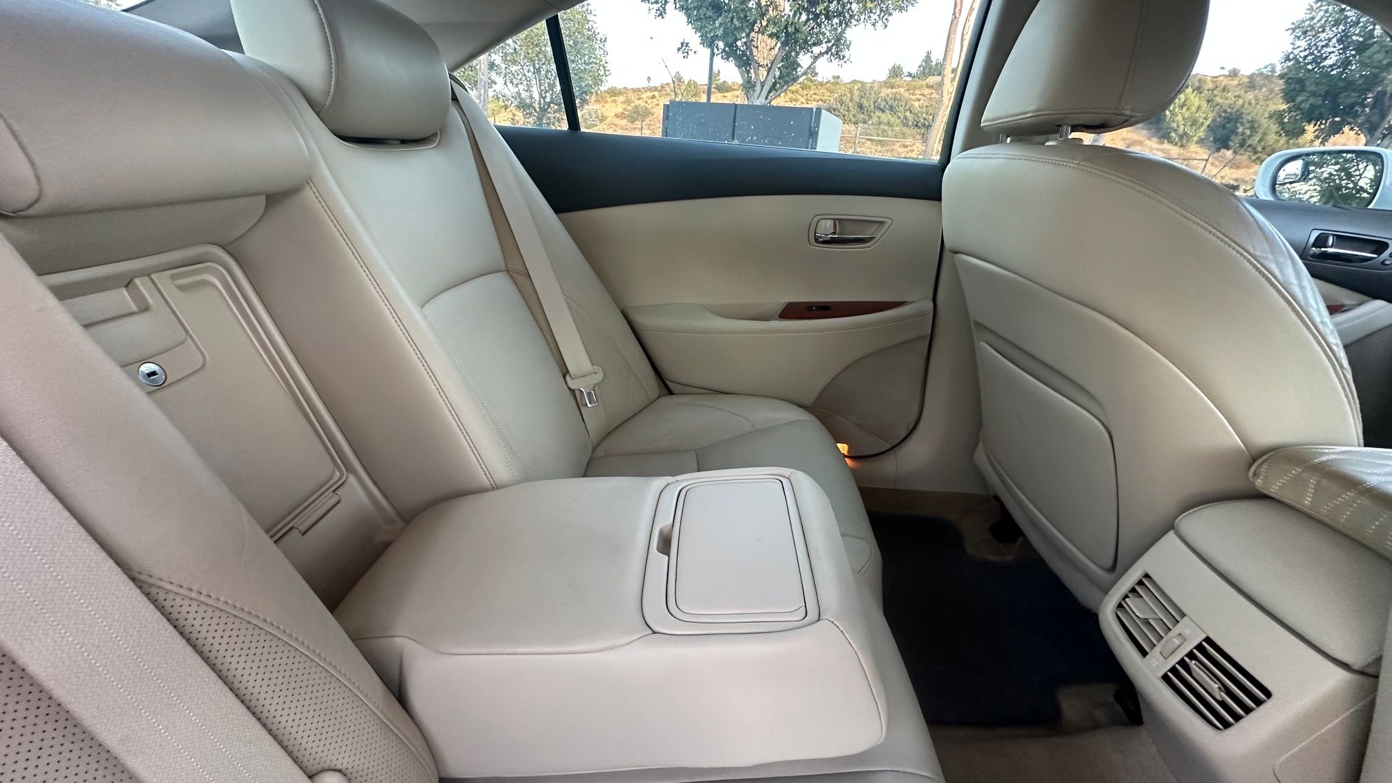 Used 2010 Lexus ES 350 w/ Preferred Accessory Package FWD image 13